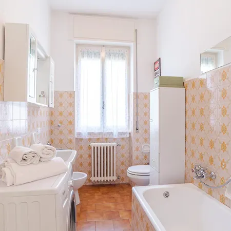 Bright & Cosy With Balcony Daire Barni