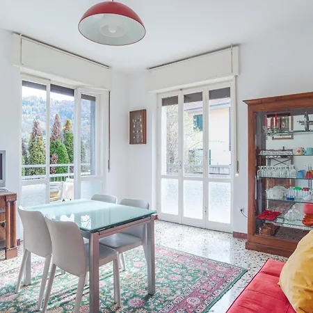 Bright & Cosy With Balcony Daire