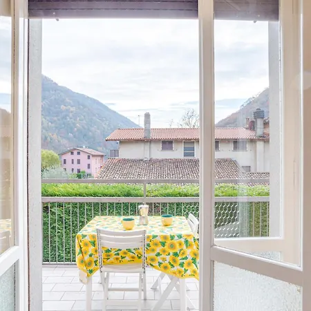 Daire Bright & Cosy With Balcony