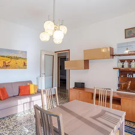 Guesthost - Cosy And Brigh