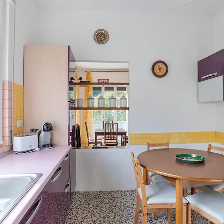 Guesthost - Cosy And Brigh * Barni