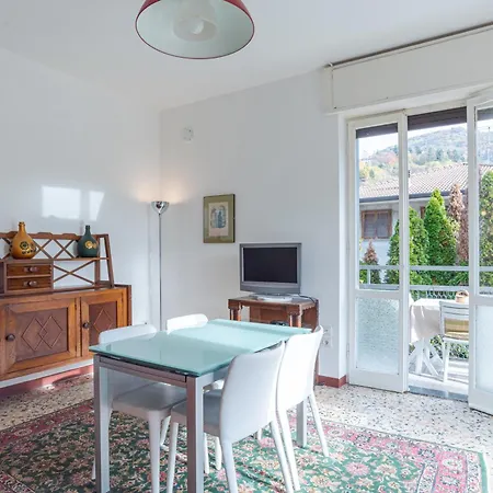 Guesthost - Cosy And Brigh Apartament *