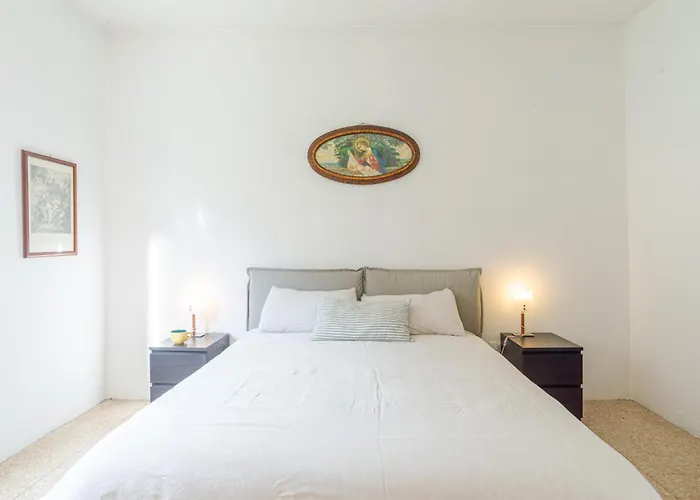 Guesthost - Cosy And Brigh Barni