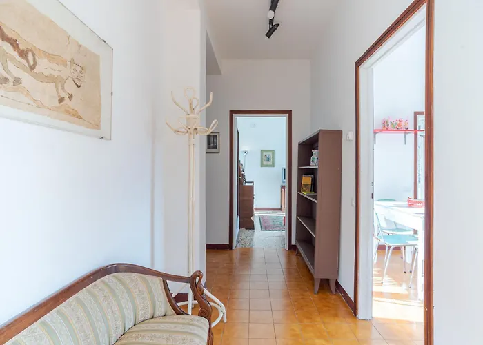 Guesthost - Cosy And Brigh Barni