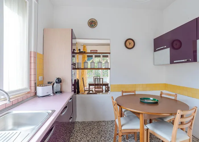 Guesthost - Cosy And Brigh * Barni