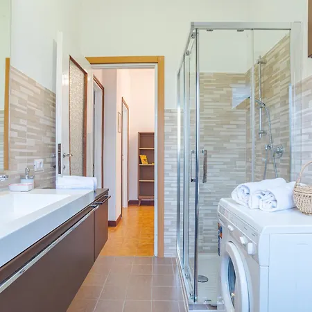 Guesthost - Cosy And Brigh Barni