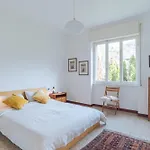 Guesthost - Cosy And Brigh